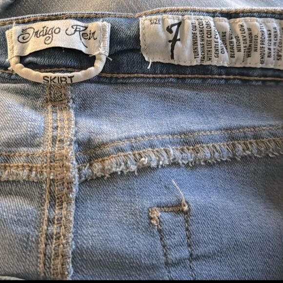 Adorable mini Denim indigo rein skirt distressed size 7 EUC - Picture 5 of 5